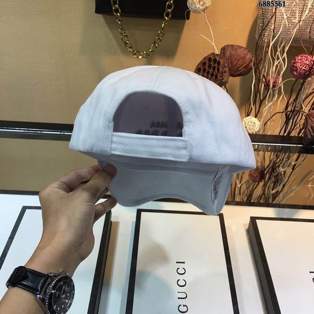 Ba*len*cia*ga hat